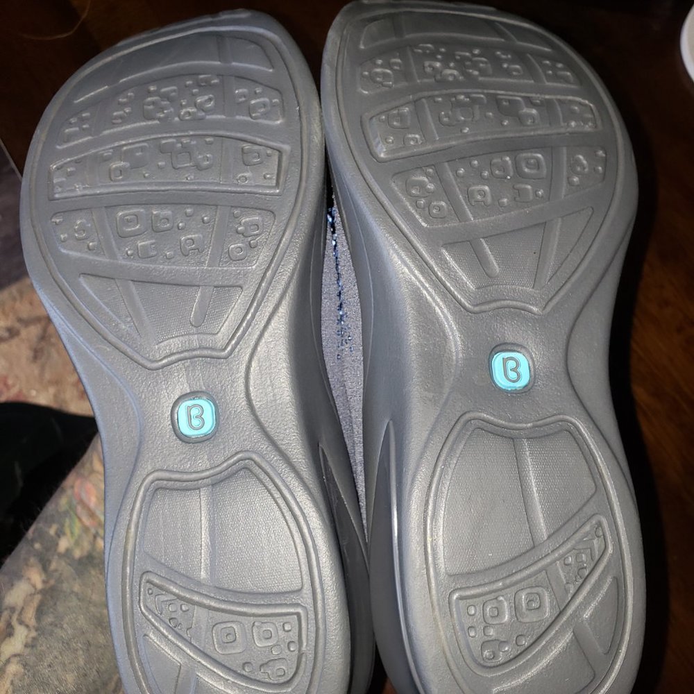 B-ZEE SLIP~ON SHOES - Picture 2 of 3